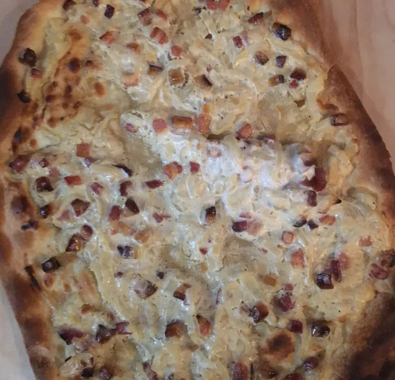 Rezept der Woche: Zwiebelkuchen „Heuriger“-Style mit Speck