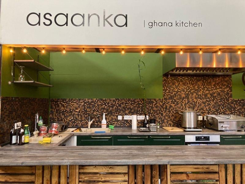 Das beste ghanaische Restaurant in Berlin: Asaanka Kitchen in der Arminiusmarkthalle
