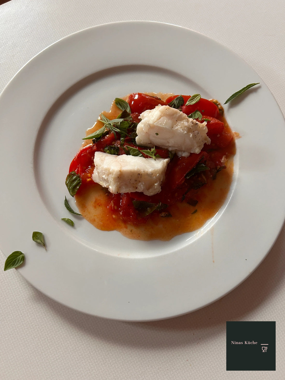Sanft gebratener Seeteufel auf Tomatenragout mit frischen Kräutern... die Sonne des Südens!