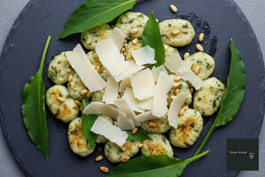 Bärlauch-Ricotta-Gnocchi mit Pinienkernbutter