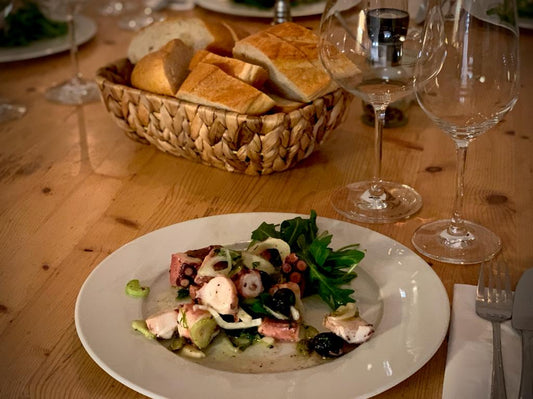 Pulposalat mit Sellerie und Oliven