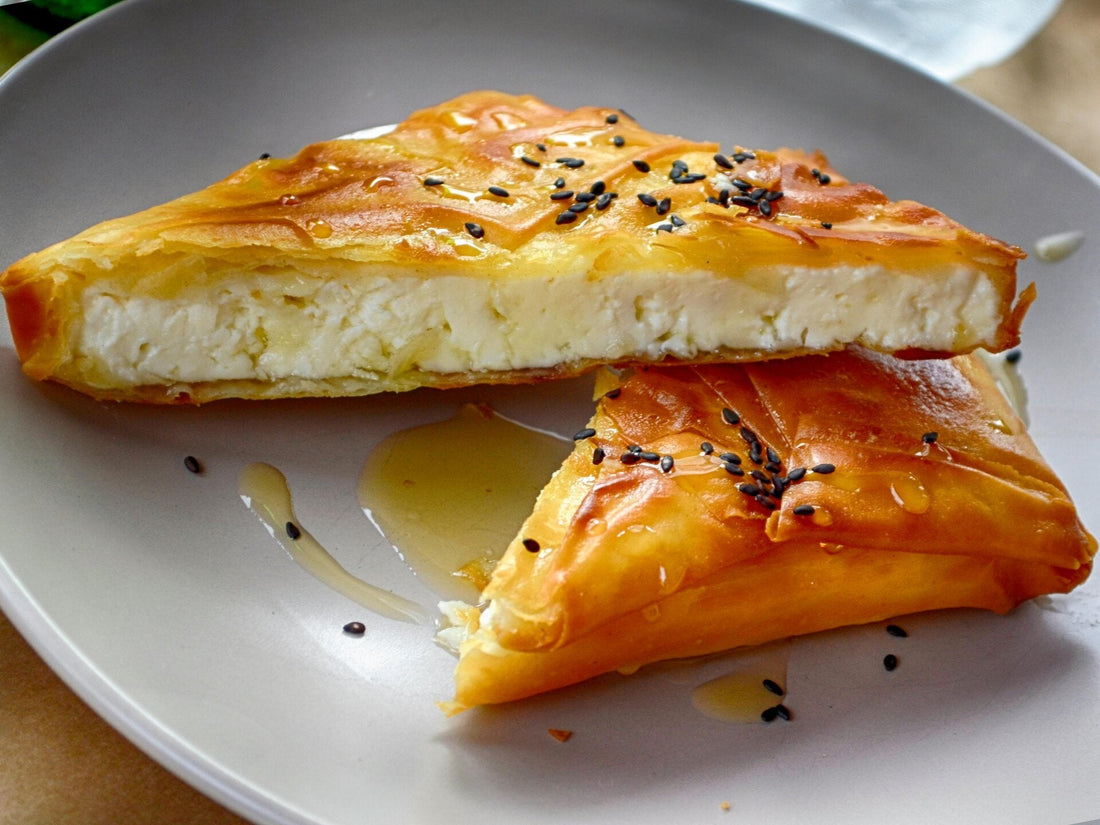 Feta im Filoteig mit Honig und Sesamöl - mediterraner Genuss mit allen Sinnen