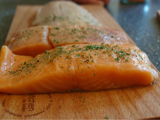 Rezept der Woche: Gebeizter Lachs - Skandinavischer Genuss trifft Riesling