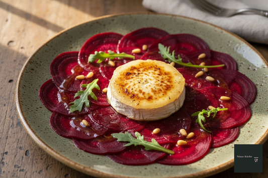 Rote Beete-Carpaccio mit Pinienkernen und Ziegenkäse