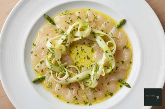 Seeteufelcarpaccio mit mariniertem Spargel und Limette